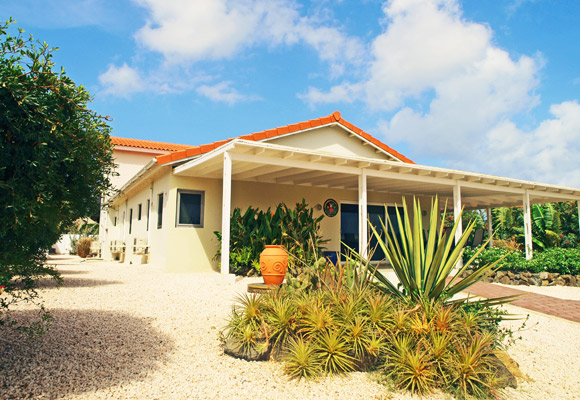 Vooraanzicht villa Curoyal, Curacao, Nederlandse Antillen